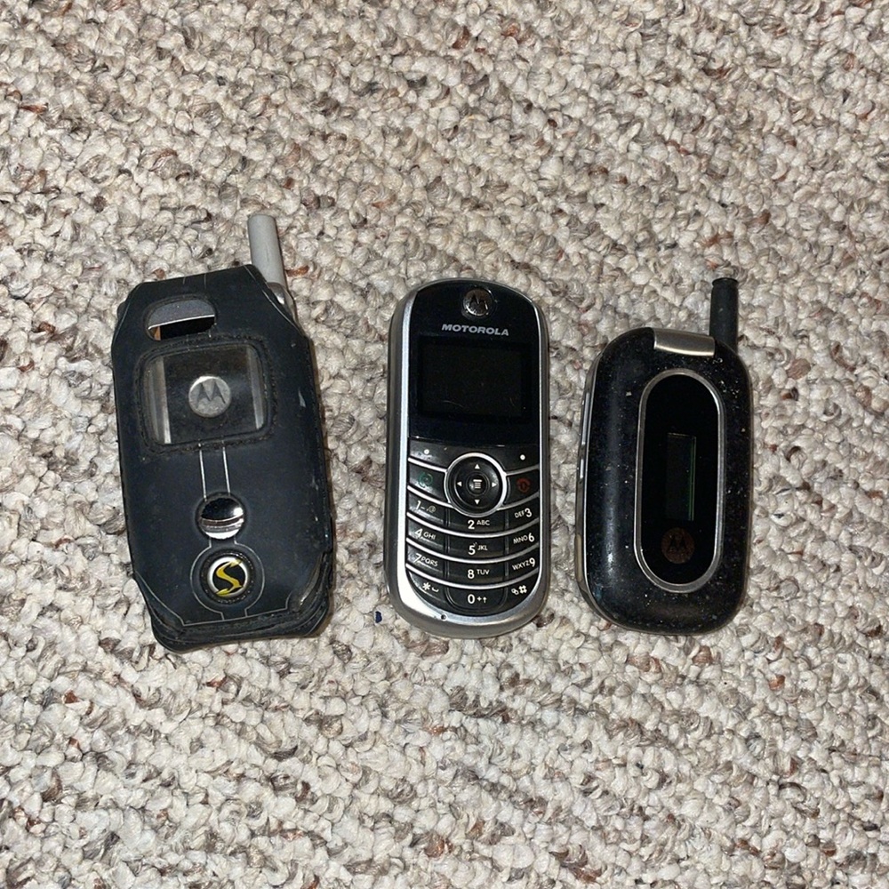 *OFFERS WELCOME*Bundle of 3 Motorola phones